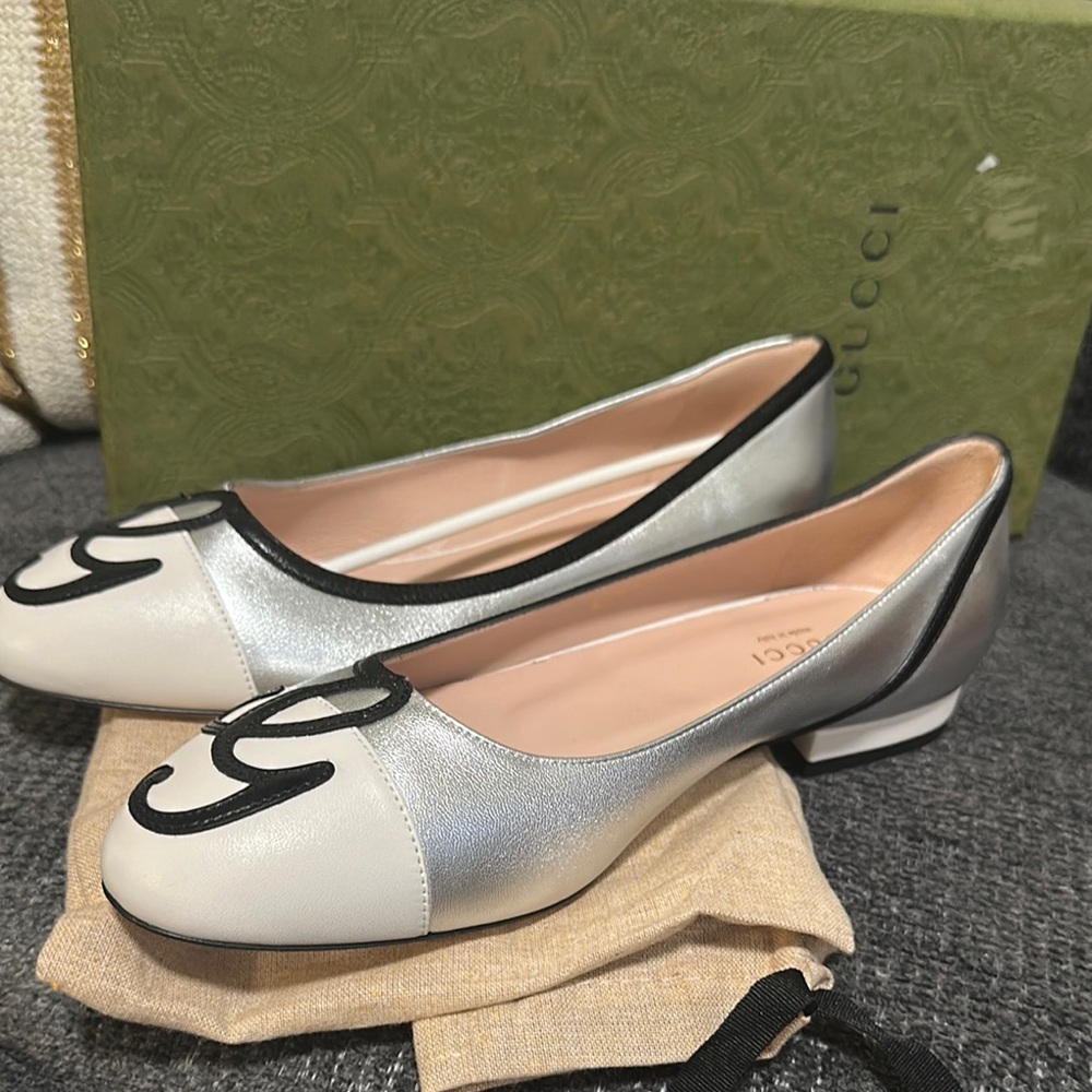 Gucci Black and White Flats with Elegant Design - Picture 2 of 8